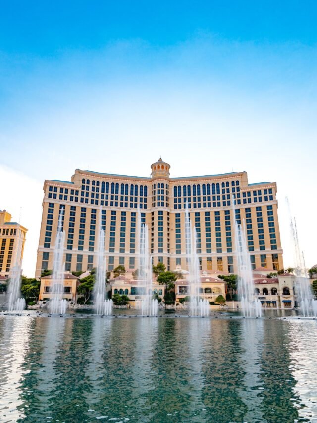 “Top 10 Luxury Casinos and Hotels in Las Vegas for an Unforgettable Stay”